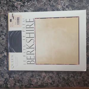 Berkshire Queen All DAy sheer Sandalfoot NAVY 5x-6x pantyhose new 260-300 lbs